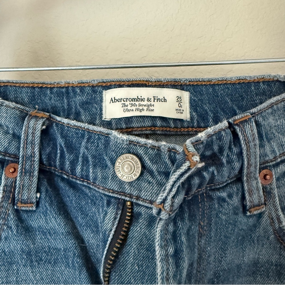 90s Straight Leg Ripped Jeans - Picture 3 of 4